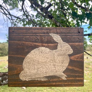 Primitive Rabbit Wood Sign with Wire Accent: Rustic Wall Décor
