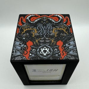 Kardur, Doomscourge - Magnetic Commander Showcase Deck Box