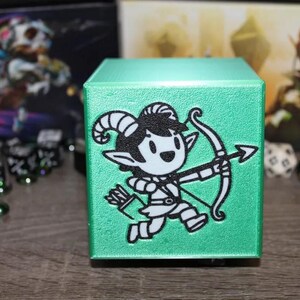 Chibi Rhys the Redeemed - Magnetic Commander Showcase Deck Box