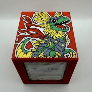 Pantlaza, Sun-Favored - Magnetic Commander Showcase Deck Box