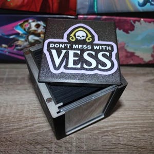 Liliana Vess - Magnetic Commander Showcase Deck Box