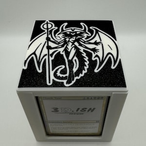 Atraxa Praetors' Voice / Grand Unifier - Magnetic Commander Showcase Deck Box