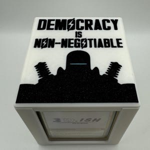 Liberty Prime, Recharged - Magnetic Commander Showcase Deck Box