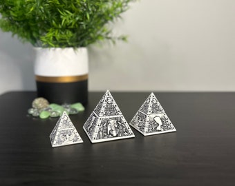 真鍮製エジプトピラミッド3個セット。手作りの古代エジプト装飾