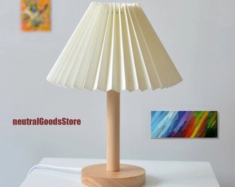 Homemade Wooden Retro Table Lamp with Pleated Umbrella Shade, Korean-Inspired Master Bedroom Wooden Art Bedside Lamp