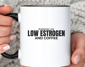 Une tasse de café à court d'œstrogènes, un cadeau de coureur amusant pour femme