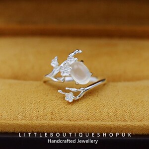 S925 Sterling Silver Ring, Light Luxury Design Plum Blossom White Agate Chalcedony Ring.