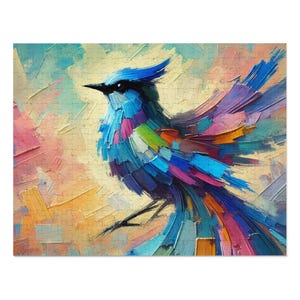 Puede incluir: Un rompecabezas colorido con una pintura impresionista de un pájaro. El pájaro tiene plumas azules, moradas, verdes y rosas. El fondo tiene un diseño abstracto texturizado con colores pastel.