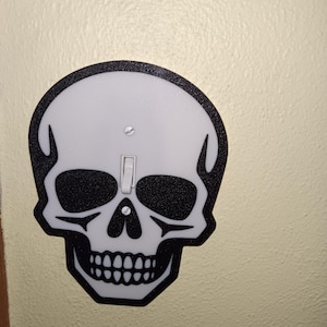 3D Printed Skull Light Switch Cover – Gothic Home Decor, Horror-Themed Switch Plate