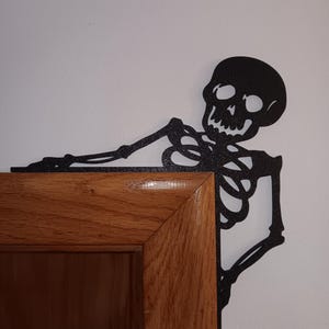 3D Printed Skeleton Door Corner | Spooky Halloween Door Decor | Gothic Skeleton Wall Accent | Haunted House Decoration | Creepy Home Decor