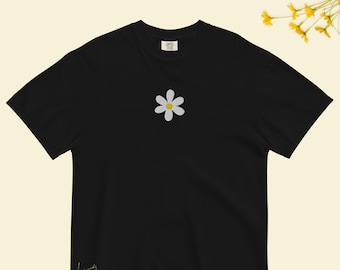 Daisy Embroidered T Shirt Flower Tee Floral Embroidery Shirt Gift for Her Garden T-Shirt Minimalist Shirt