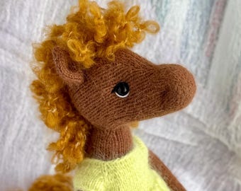 Modello per cavalli a maglia: giocattolo Doby Amigurumi (modello PDF)