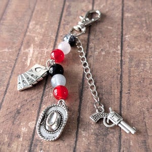 Chaveiro, contas de vidro, pingentes de metal, estilo faroeste holandês, inspirado em Red Dead Redemption