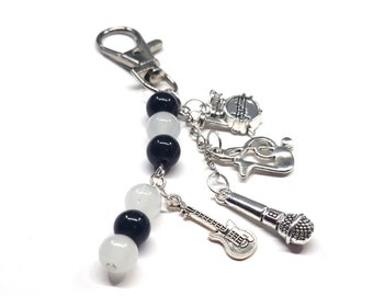 Porte-clés inspiré de la musique avec breloques pour instruments, porte-clés, perles de verre, breloques en métal