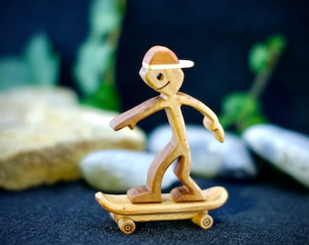 Holzfigurenset "Skater mit Board"