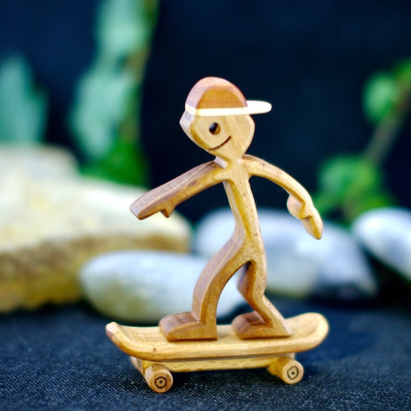 Holzfigurenset "Skater mit Board"