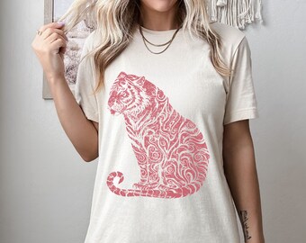 Vintage graphic tiger tee, sitting tiger graphic aesthetic t shirt, tiger shirt, animal lover, tiger lover, unisex shirt, tshirt for women