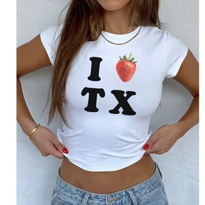 J'aime le t-shirt bébé Texas, t-shirt coquette aux fraises, t-shirt bébé y2k, t-shirt bébé des années 90, t-shirt bébé esthétique, t-shirt bébé d'été à la mode,