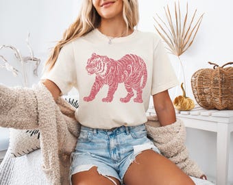 Vintage graphic tiger tee, aesthetic t shirt, tiger shirt, animal lover, tiger lover, unisex shirt, tshirt for women