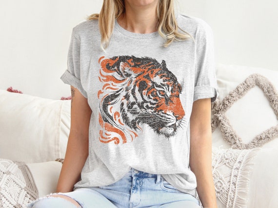 Vintage Graphic Tiger head tee, retro aesthetic t shirt, tiger shirt, animal lover, tiger lover, unisex shirt, tshirt for women