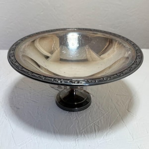 Vintage Discontinued Oneida Parklane Silversmiths Pedestal Dish 3.5 X 7.5”
