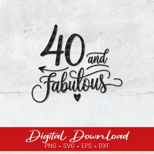 Könnte beinhalten: Schwarz-weißes Grafikdesign mit dem Text "40 and fabulous" mit einem nach links zeigenden Pfeil und einem kleinen Herzen unter dem Text.