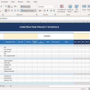 Puede incluir: Una captura de pantalla de una hoja de cálculo de Microsoft Excel titulada "CONSTRUCTION PROJECT SCHEDULE". La hoja de cálculo incluye columnas para información del proyecto, fases, tareas, responsables, fechas de inicio y fin, y seguimiento semanal del progreso. La sección superior tiene un banner azul.
