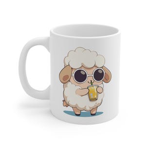 Taza de oveja bebiendo limonada, divertida taza de oveja, divertida taza de cómic, adorable estilo de dibujos animados, taza de café original, taza de té, adorable diseño de oveja