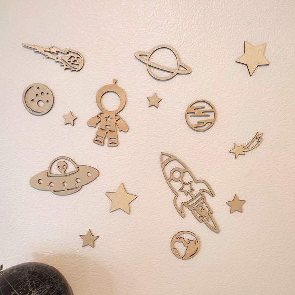 Décoration murale en bois Thème Espace / Spatiale pour chambre d'enfant fusée, astronaute, soucoupe volante, étoile.