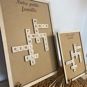 Marco de Scrabble personalizado en relieve: decoración familiar con nombres o palabras dulces
