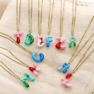Colar de letras coloridas de dopamina – gargantilha inicial de aço inoxidável dourado para mulheres | Presente de joias de humor boho da moda