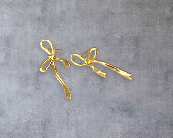 Orecchini a bottone con fiocco placcati in oro - Elegante design a fiocco