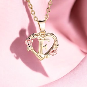Collar con colgante de flor con letras de la A a la Z: joyería de oro amarillo con circonitas cúbicas / Regalo para bodas y el Día de la Madre
