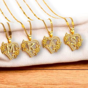 Collar personalizado con inicial de corazón de circonita y flor. Colgante de acero inoxidable con letra para mujer, mejor amiga o regalo.