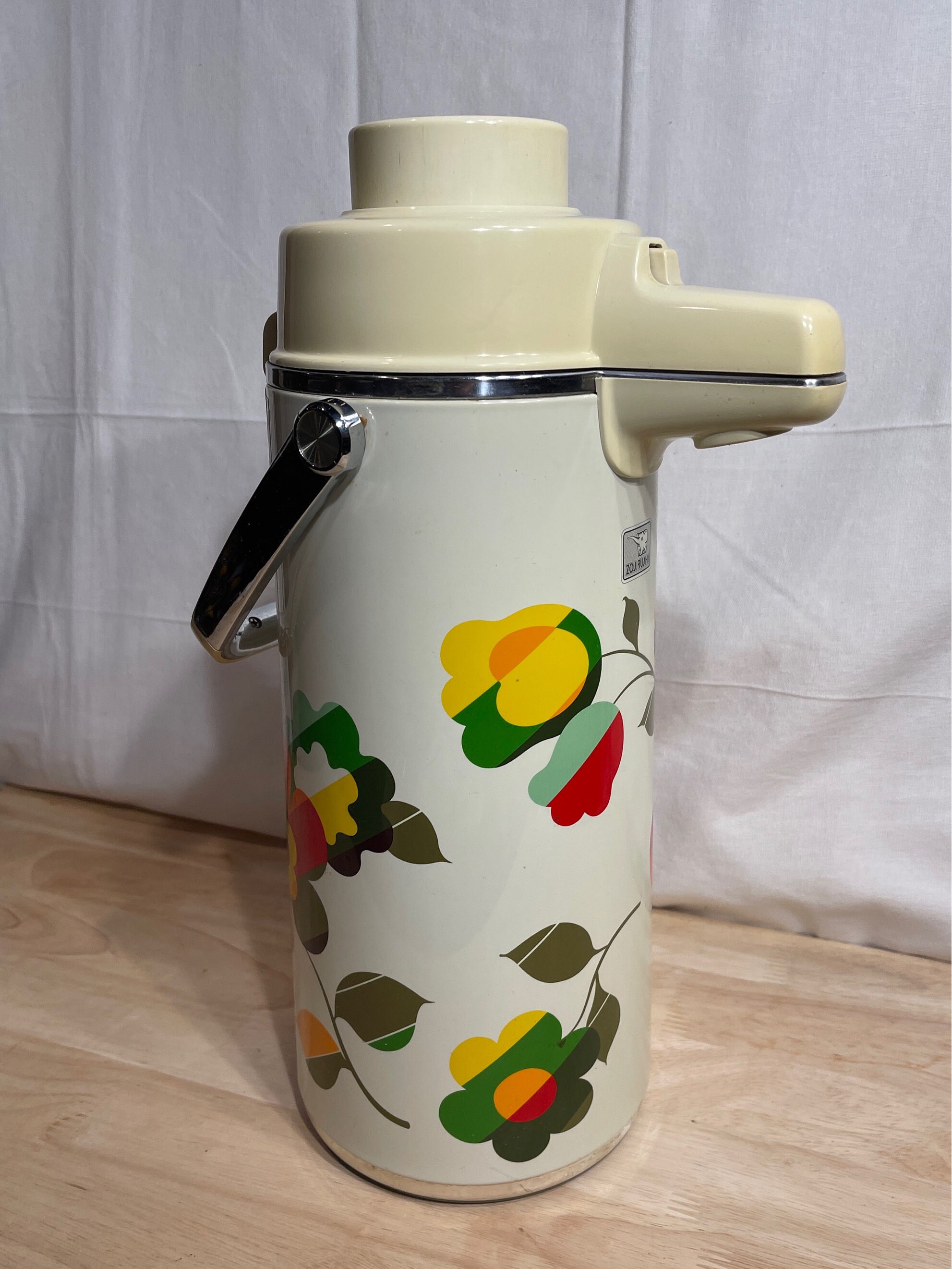Coffee carafe with clearance pump