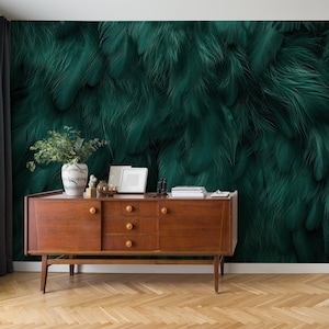 Tapete mit dunkelgrünen Federn, Federdruck | Wanddekoration | Hausrenovierung | Wandkunst | Vinyl-Tapete zum Abziehen und Aufkleben oder nicht selbstklebend