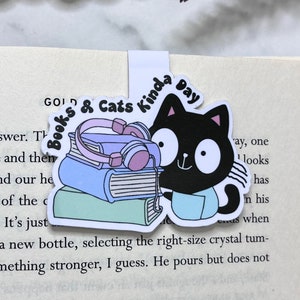 Cat Magnetic Bookmark, Cats and Books, Book Lover Gift, Cat Lover Gift, Bookish Gift, Reading Gift For Book Club, Bookworm Page Maarker