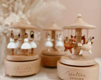 Carillon in legno personalizzato con giostra a cavallo / Baby Shower personalizzato, regalo di compleanno