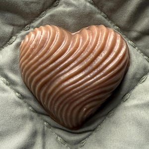 Alle natürlichen hausgemachten Ahorn Chai Bar Seife Herzform ~ 3 Unze. Kokos-, Oliven-, Rizinusöle, Ahornsirup, Duftöl, Lye