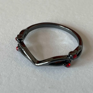 Viking Snake Ring, Gothic Red Stone Ring, Norse Warrior Ring, Dark Fantasy Jewelry, Pagan Wedding Ring, Minimal Viking Ring