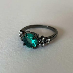 Faerie Queen Ring, Emerald Fairycore Ring, Norse Fantasy Engagement Jewelry, Pagan Forest Ring, Gothic Elven Ring, Mystic Wedding Band