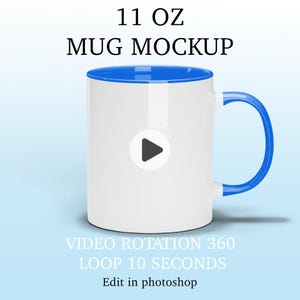 Puede incluir: Taza blanca de 11 onzas con borde y asa azules. La taza es una maqueta para un video que gira 360 grados y se repite durante 10 segundos.  Editar en Photoshop.