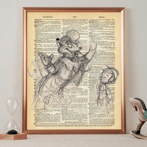 Peut inclure: Une illustration en noir et blanc d'un renard et d'un garçon sur une page de dictionnaire vintage. Le renard porte un chapeau et a une grosse queue touffue. Le garçon porte un chapeau et a une expression surprise sur son visage. Le texte sur la page est en anglais.