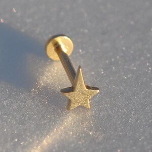 Modelo estrela - Piercing de ouro maciço 14K, Tragus, Stud, joias artesanais, cartilagem, hélice, arte em joias, piercing de parafuso, presente para ele