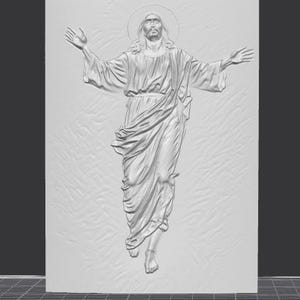 Puede incluir: Una placa de relieve rectangular blanca que presenta una figura esculpida con cabello largo y un halo, vistiendo túnicas fluidas con los brazos extendidos. La superficie tiene una apariencia texturizada y ondulada alrededor de la figura.