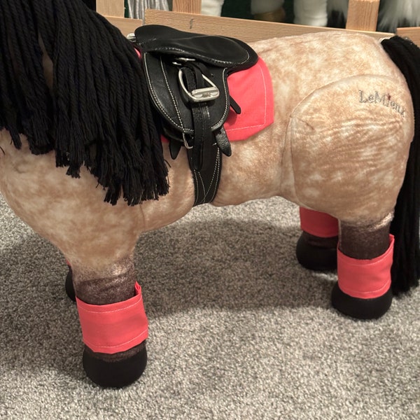 Toy Pony Creations zadeldek van roze wilgenhout