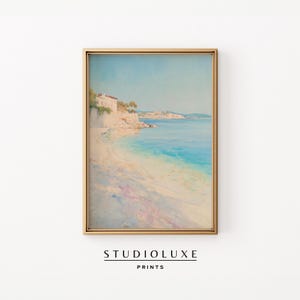 Impresión de playa mediterránea con tonos pastel / Arte mural costero de la Riviera Francesa / Pintura de paisaje costero suave / Decoración moderna para apartamentos
