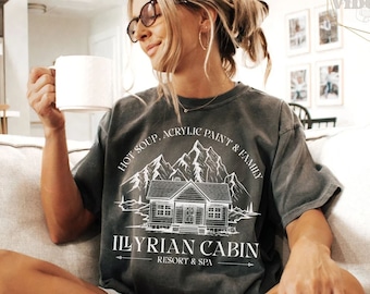 ACOTAR Illyrian Cabin Resort Shirt, Nachtgericht Velaris Tshirt Rhysand Feyre Cassian Nesta Mor Amren Azriel Lizenziert Sarah J Maas Merch Geschenk