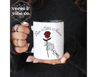 Inquietante Adeline Run Little Mouse Tazza con licenza HD Carlton Merch Regalo per amante dei libri piccanti per il suo lettore di romanzi oscuri Tazza libresca Bookstagram