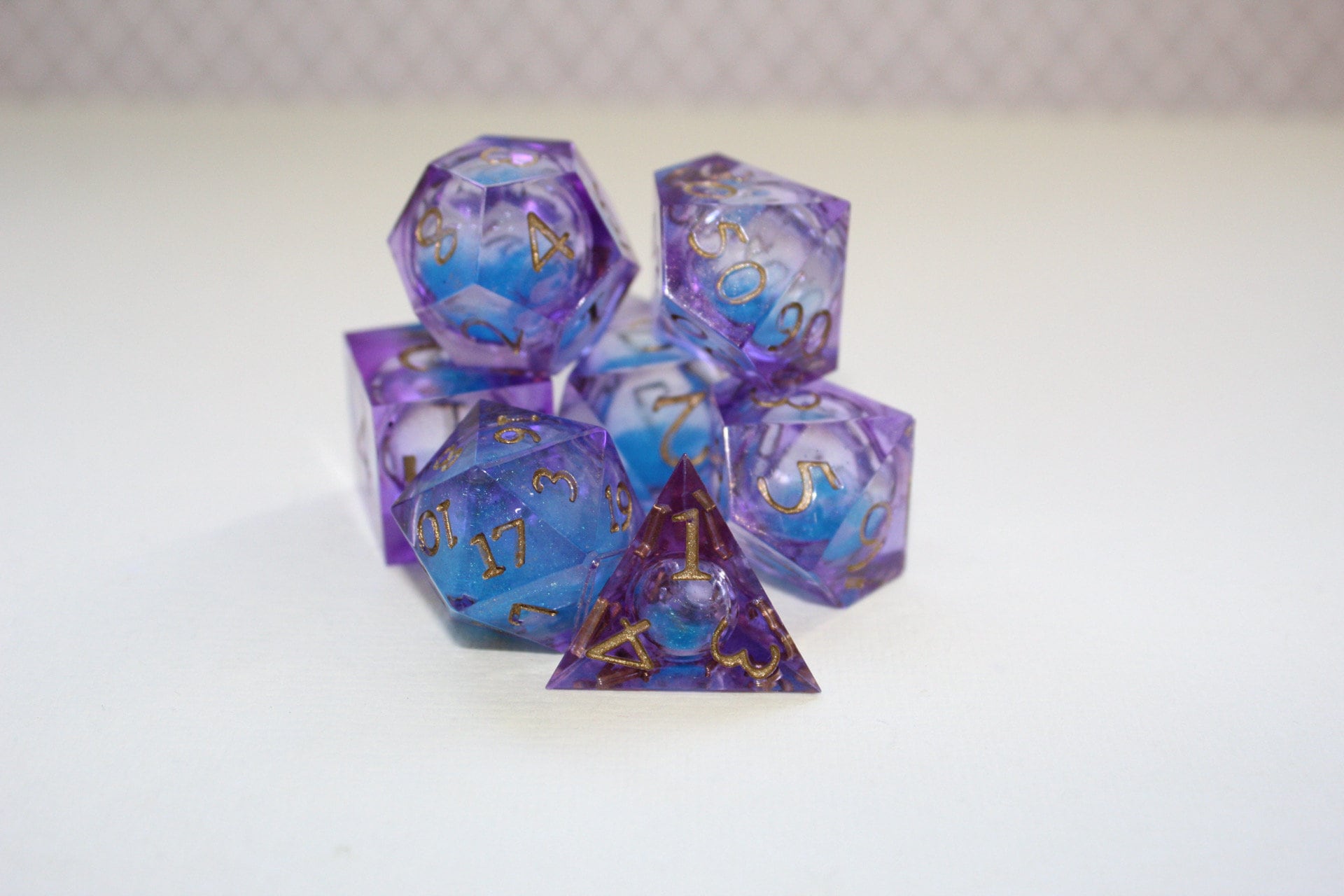 Flüssigkern Dungeons and Dragons Würfel (Bitte vor dem Kauf kontaktieren!)